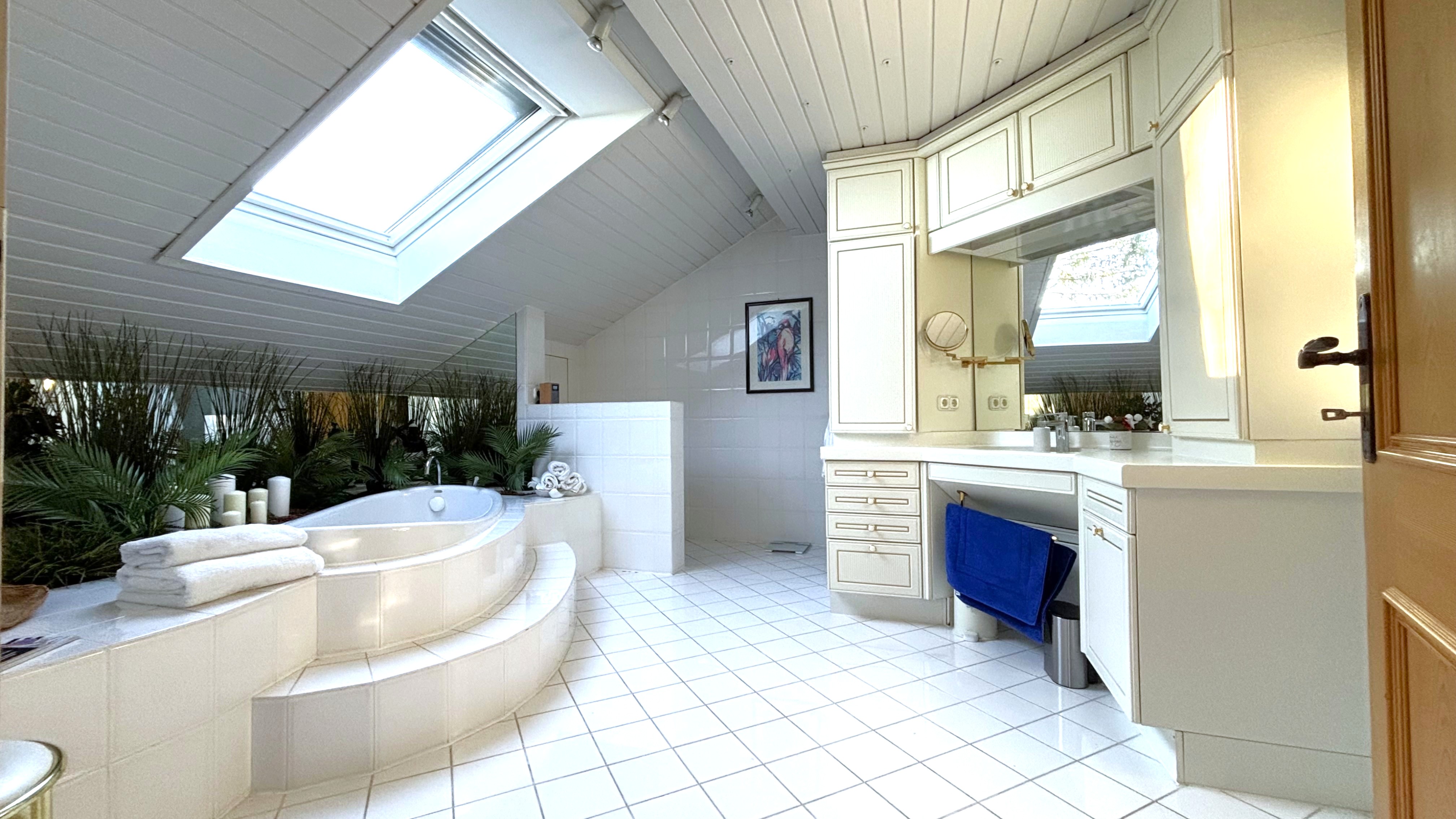 Großzügiges Landhaus in Waldrandlage Oberhaching/Ortsteil Oberbiberg Bild 3