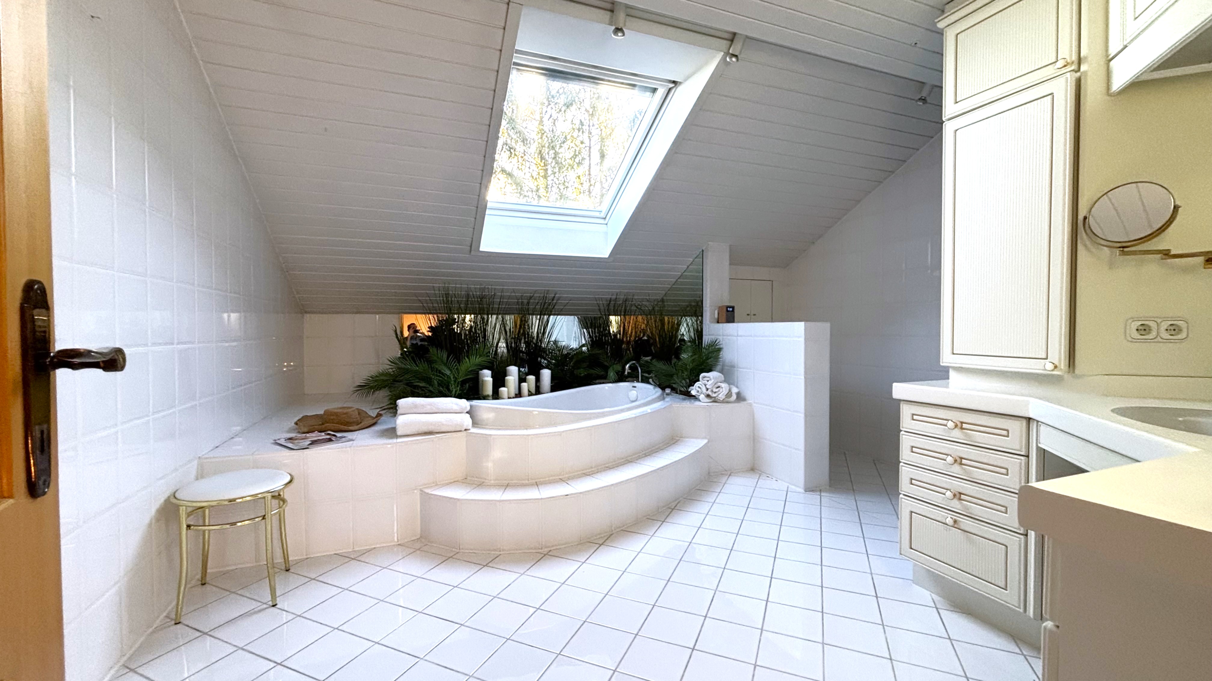 Großzügiges Landhaus in Waldrandlage Oberhaching/Ortsteil Oberbiberg Bild 2