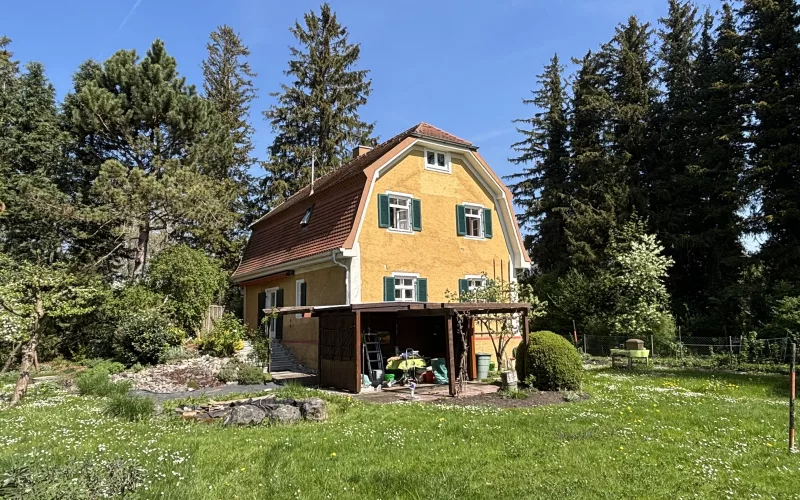 Charmanter Altbau auf herrlichem Grundstück in Puchheim