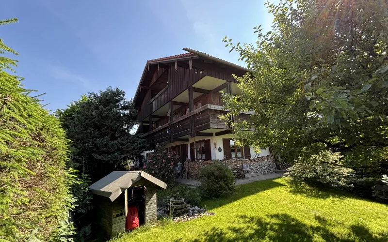 Großzügige Landhaus-Doppelhaushälfte in ruhiger Ortsrandlage von Lenggries