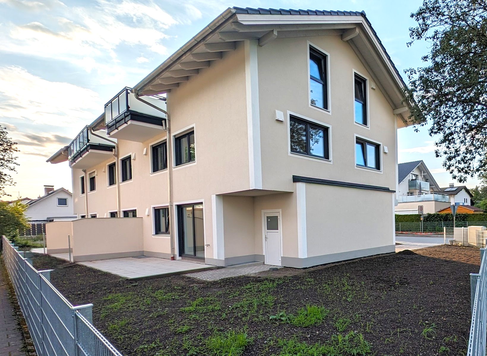 Modernes Neubau-Reiheneckhaus in gehobener Ausstattung in Rosenheim Bild 1