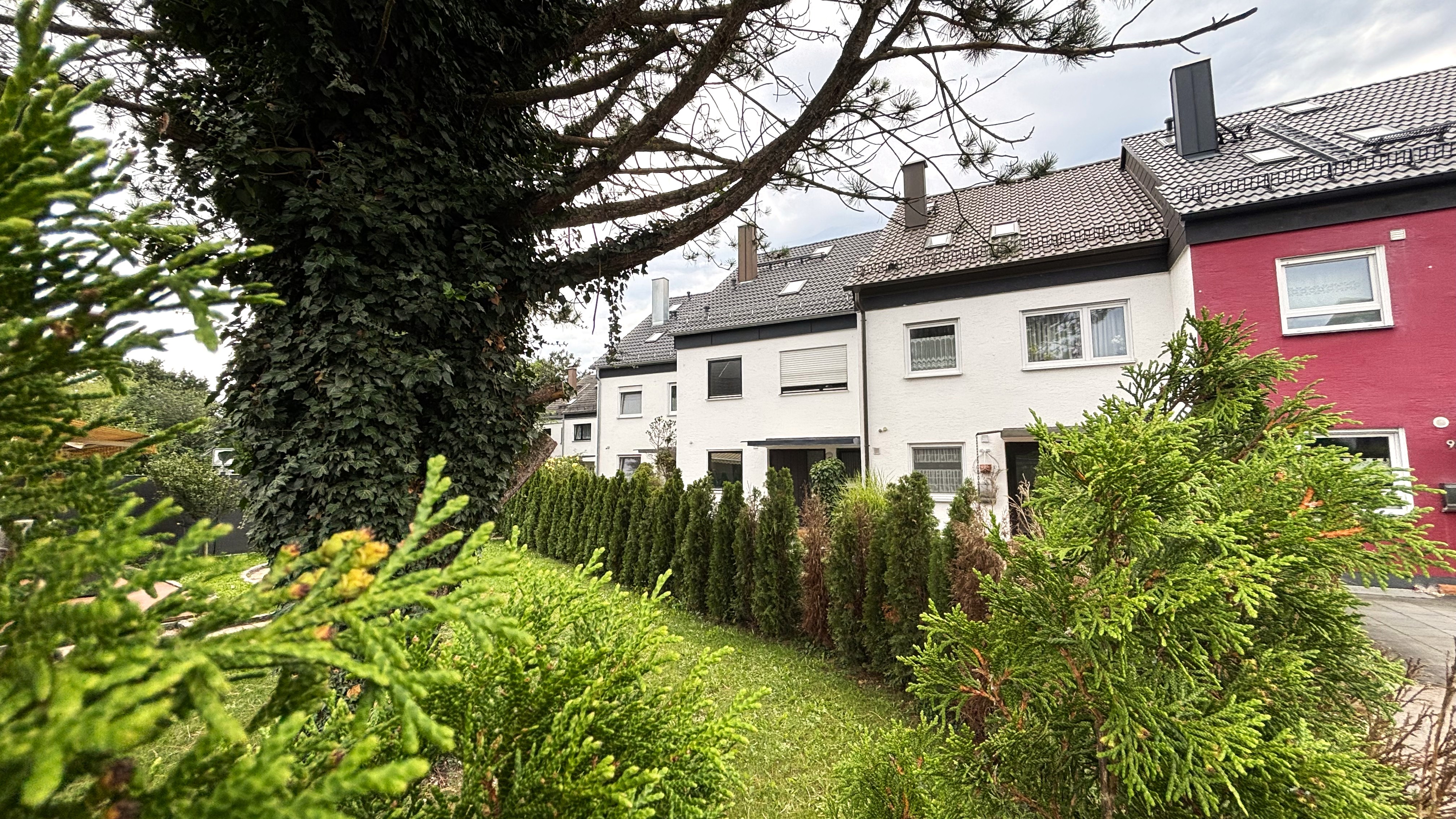 Gepflegtes und teil-modernisiertes Reihenmittelhaus in guter Lage Gröbenzell Bild 2