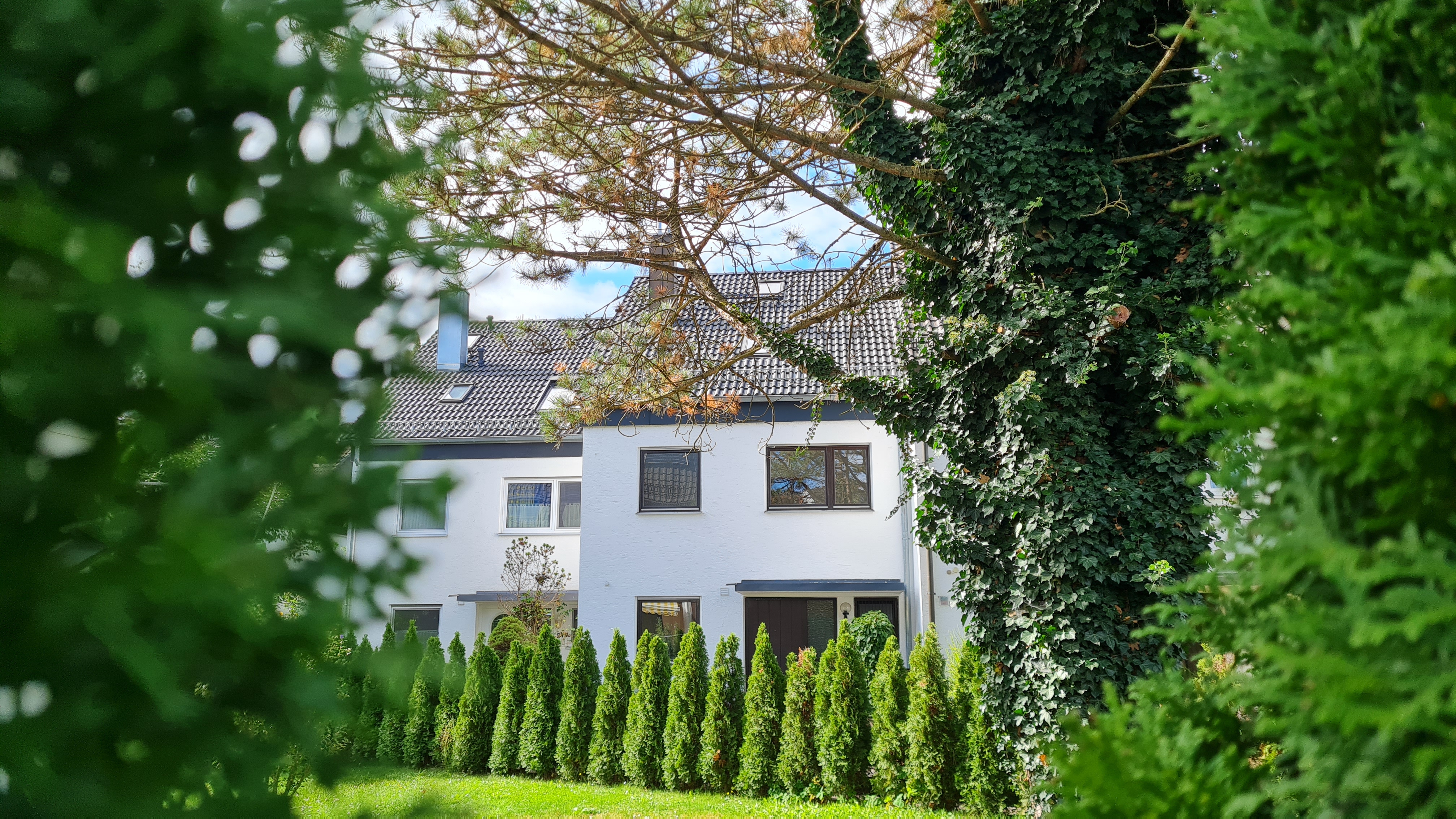 Gepflegtes und teil-modernisiertes Reihenmittelhaus in guter Lage Gröbenzell Bild 1