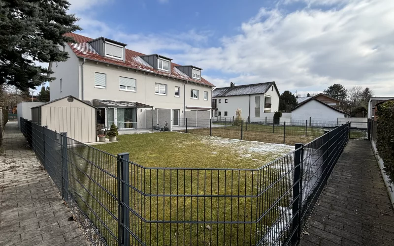 Großes neuwertiges Reihenmittelhaus in Feldkirchen bei München