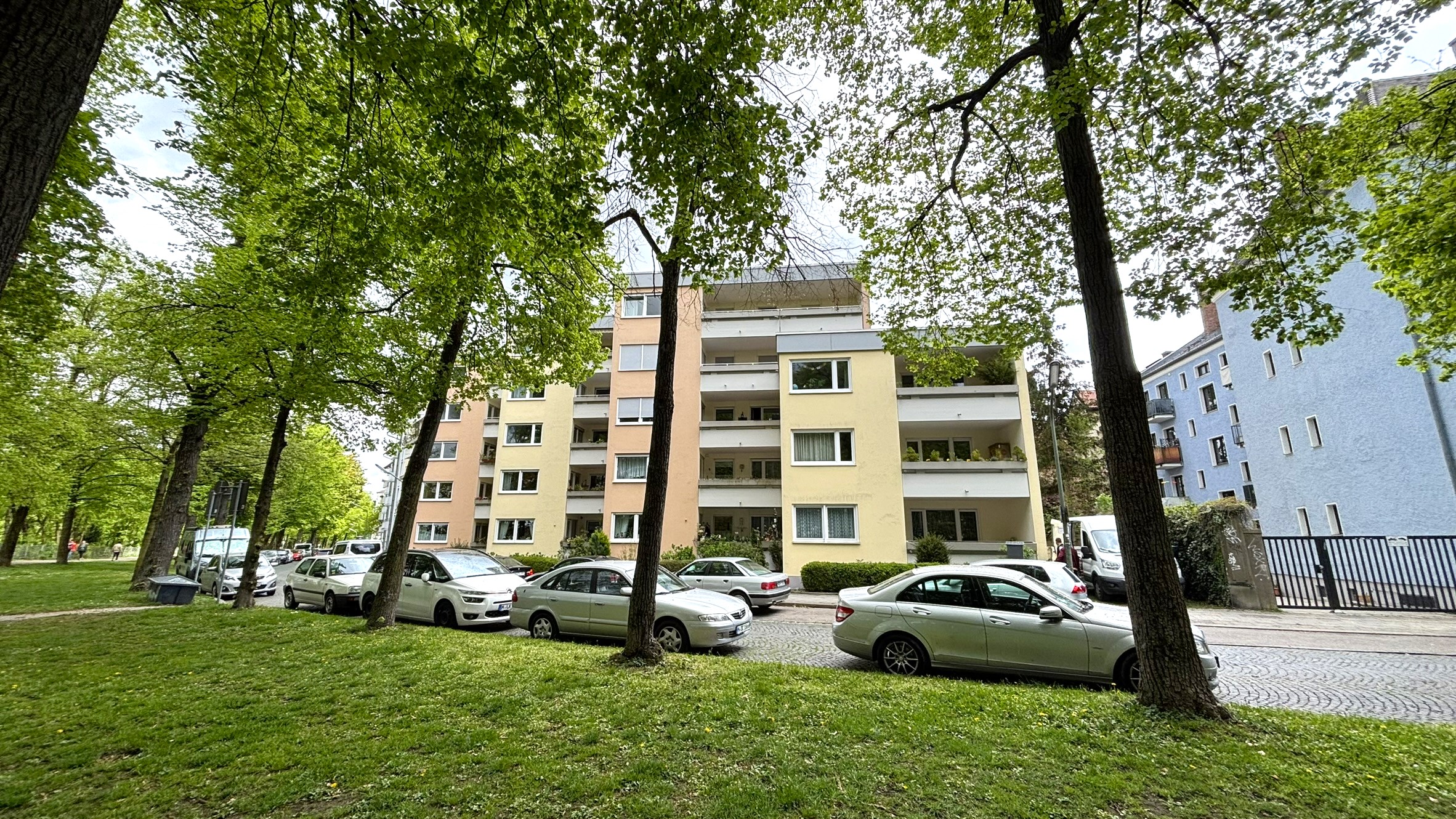 Sonnige Dachgeschosswohnung mit großer Westloggia in M-Obergiesing Bild 2