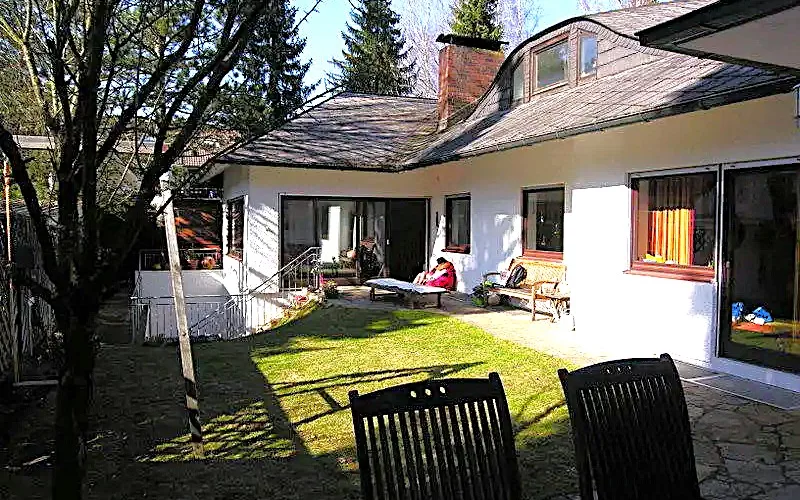 Gepflegtes Walmdach-Bungalow mit Schwimmbad in ruhiger Bestlage Ottobrunn-Riemerling